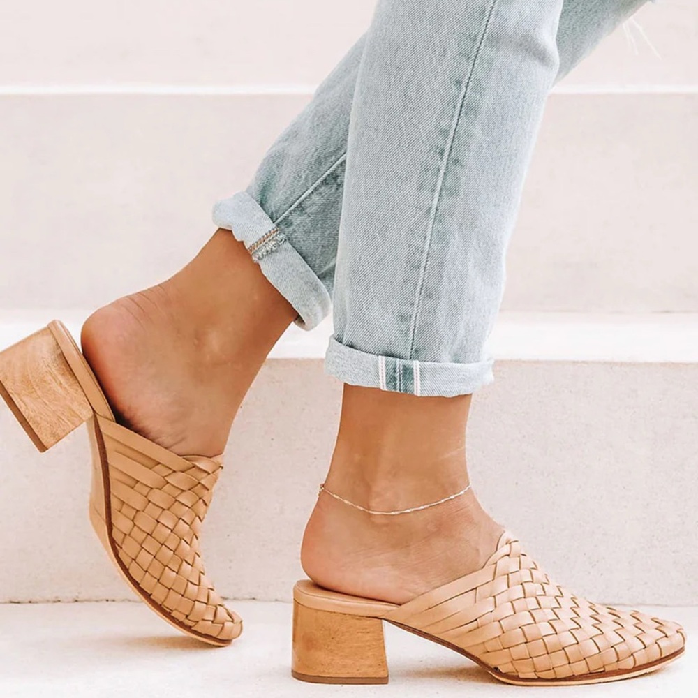 NWT Bondi Woven Mules - Cream